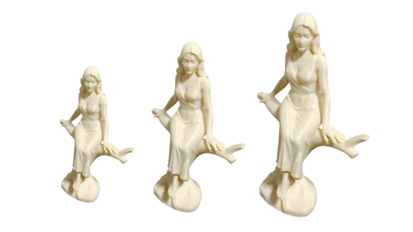 Ağaçta Oturan Kadın