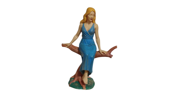 Ağaçta Oturan Kadın